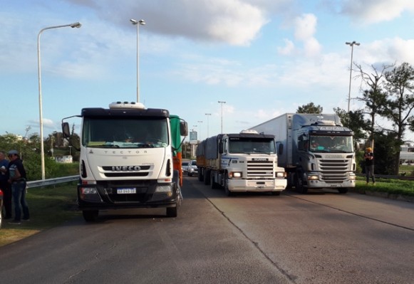 Desde la Provincia intentan mediar en el conflicto de los transportistas de carga