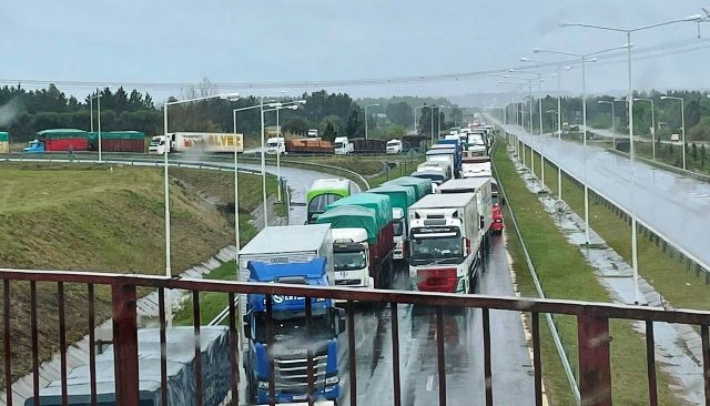 El paro de los transportistas de cargas sigue firme en Concordia