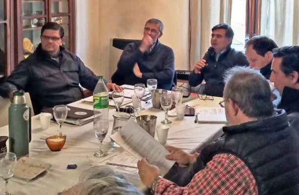 El proyecto de consorcios camineros de Loggio no convence a Farer