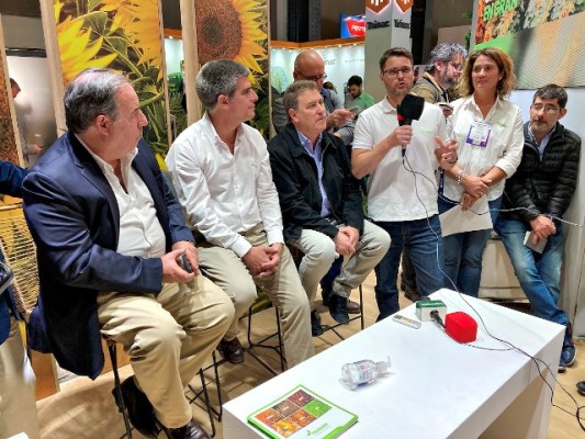 Nuseed presentó sus novedades en girasol, carinata y sorgo