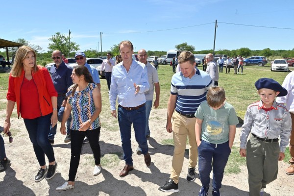 Entregaron las escrituras a los productores de la Colonia Guardamonte