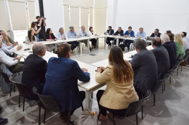 Por la sequía, Bahillo se reunió con ministros provinciales y la Mesa de Enlace