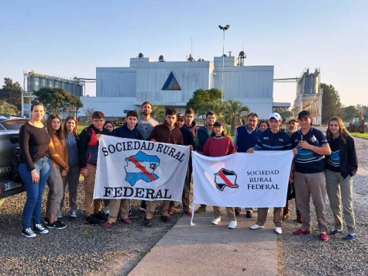 La Sociedad Rural de Federal renovó su compromiso con los estudiantes