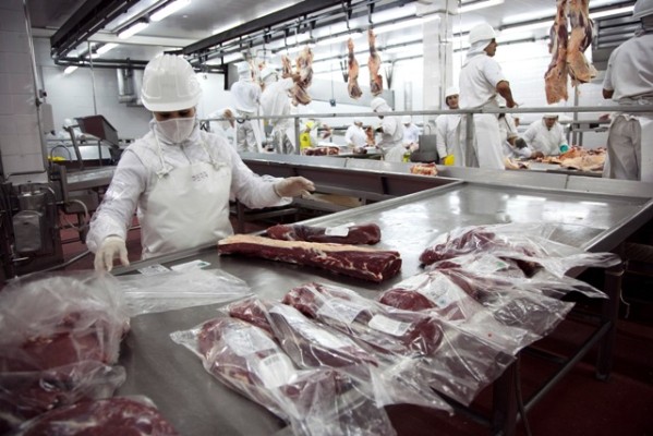 Cruces en el Gobierno por el cierre de las exportaciones de carne