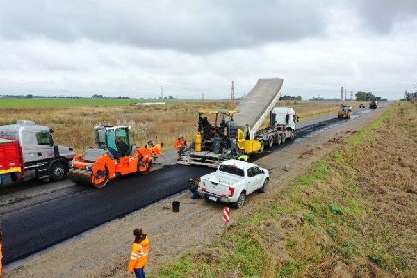 El Gobierno provincial adjudicó el primer grupo de obras del Plan de Recuperación de Caminos y Rutas